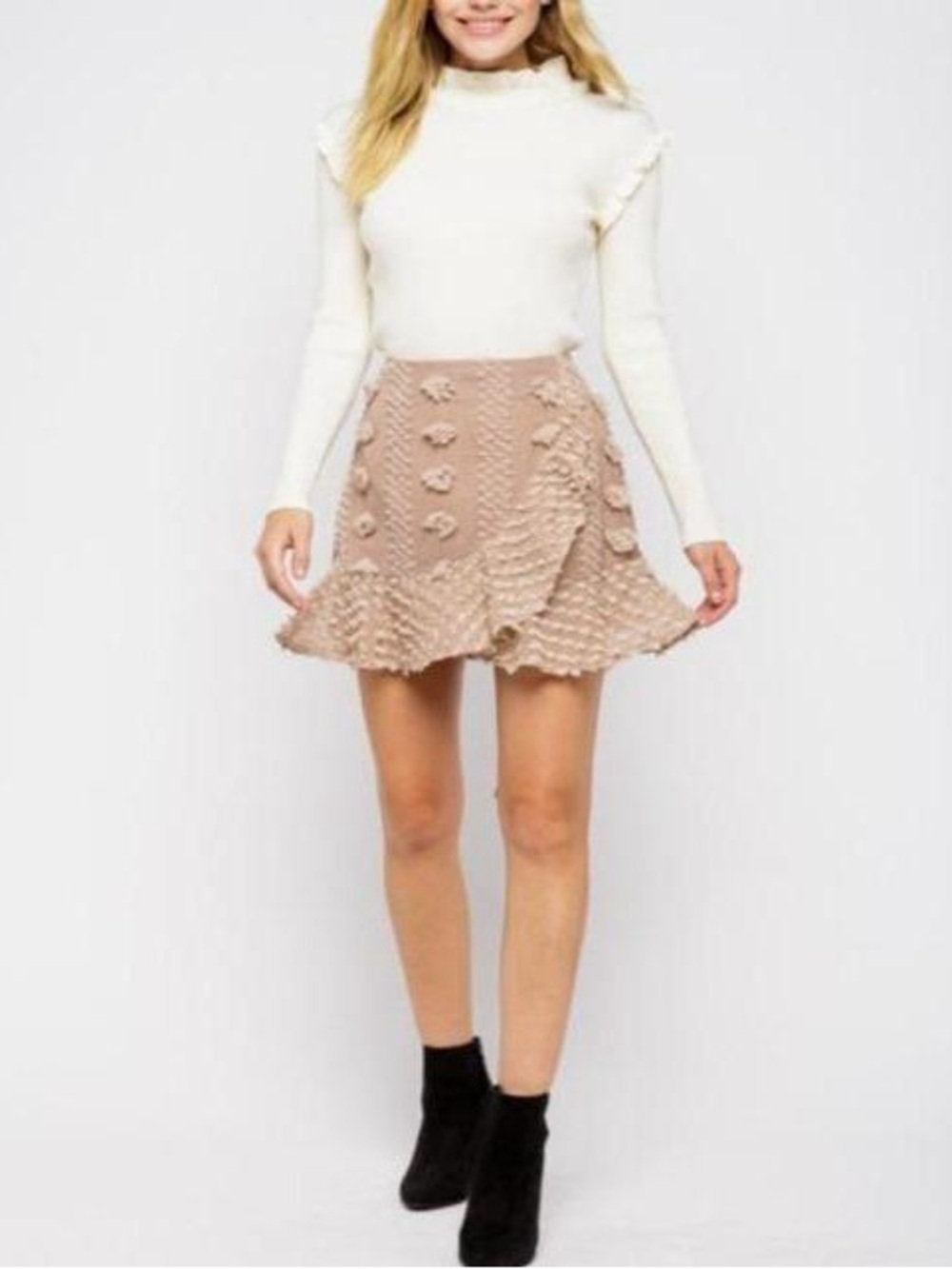 &merci rare Pom Pom Lace Mini Skirt